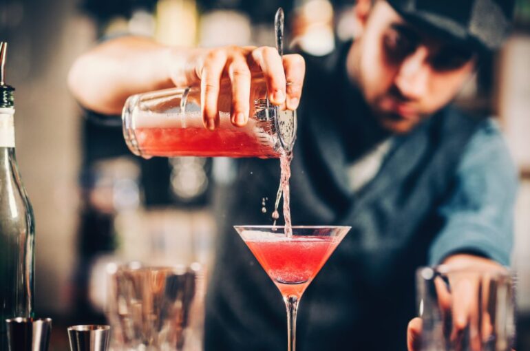 barman al lavoro